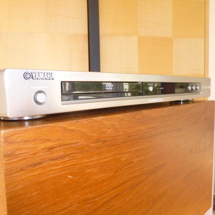 Leitor DVD YAMAHA DVD-S559MK2 em muito bom estado