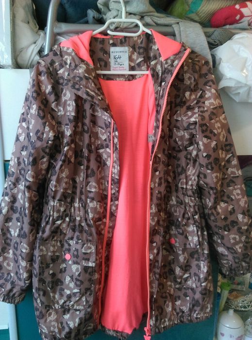 Różowa Kurtka Nieprzemakalna firma Reserved rozm.S i M