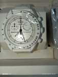 Omega x Swatch Snoopy SO33W700 – Postać z Bajek na Nadgarstku