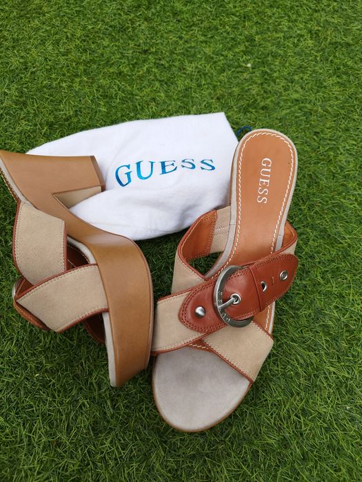 Sandálias Guess novas