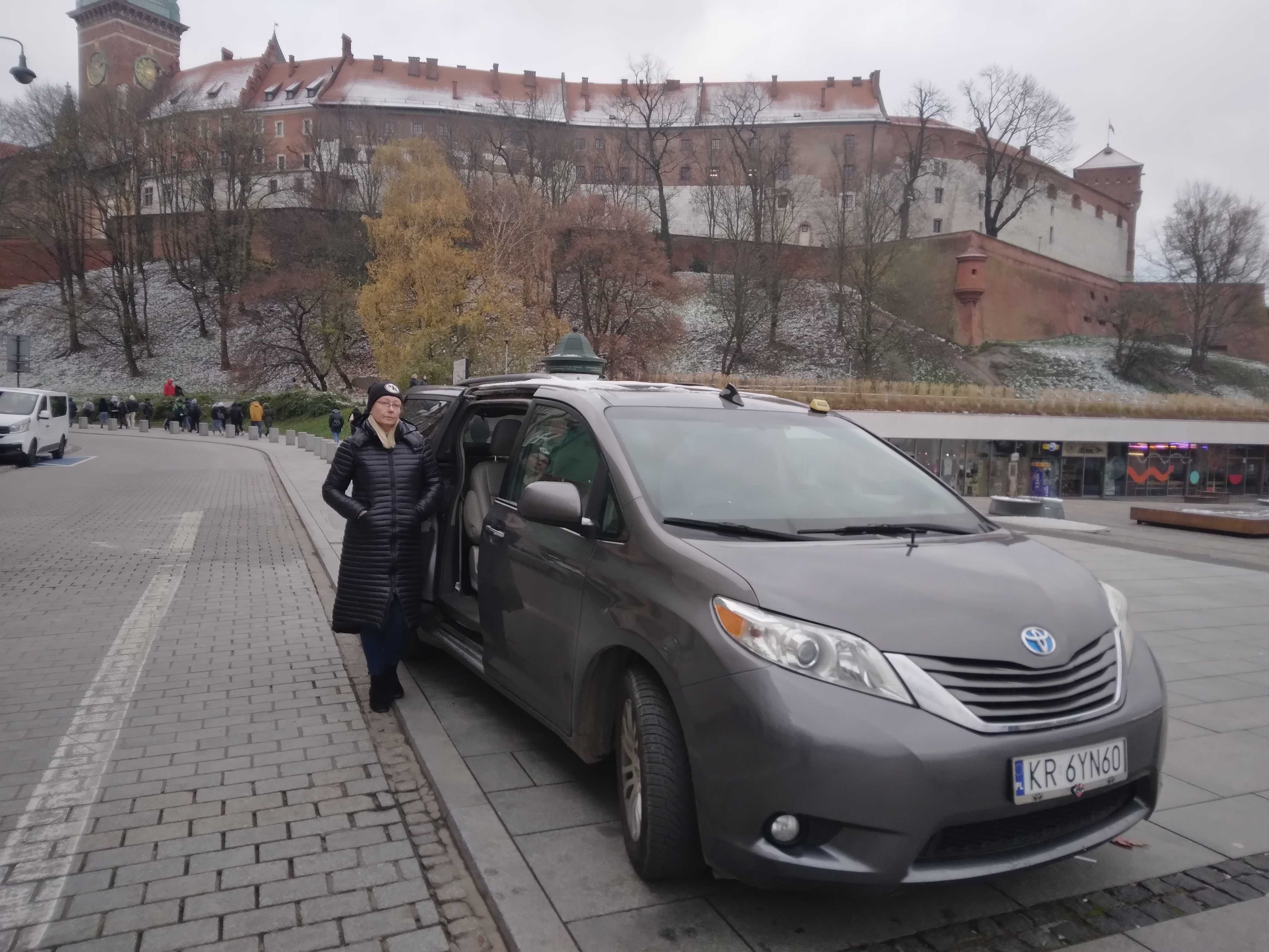 Kraków, TAXI VAN (8 osób), tani transport na lotniska 24h