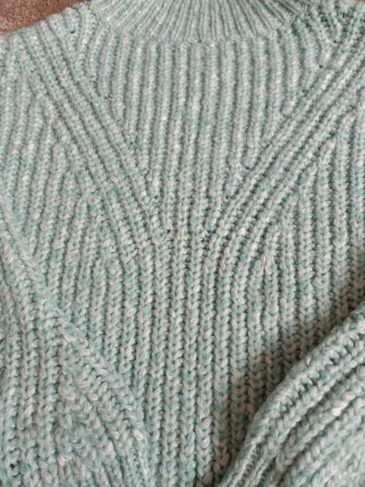 Ciepły sweter dziewczęcy Marks & Spencer  niebieski .