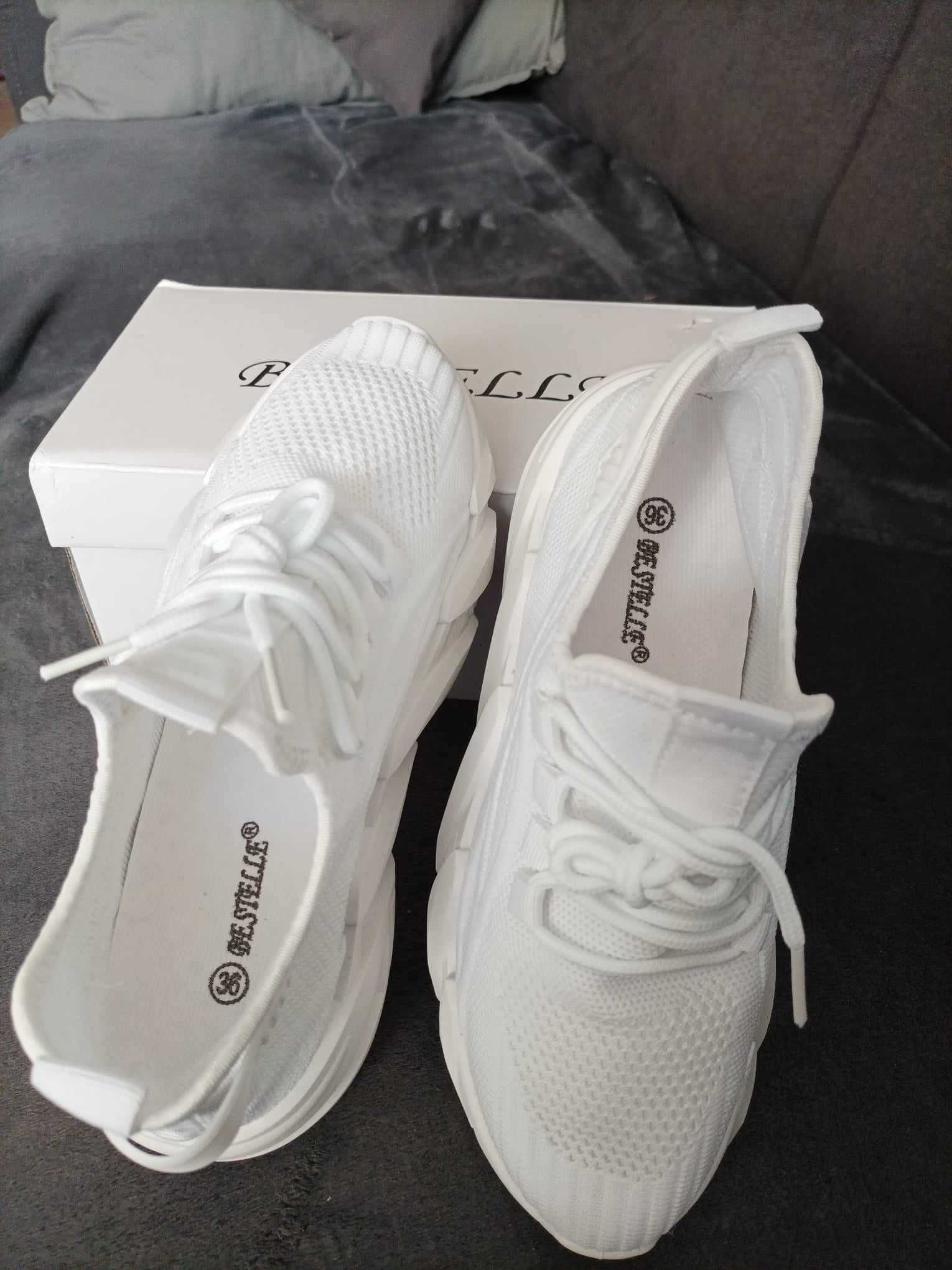Buty sportowe damskie sneakersy białe, skarpetowe.