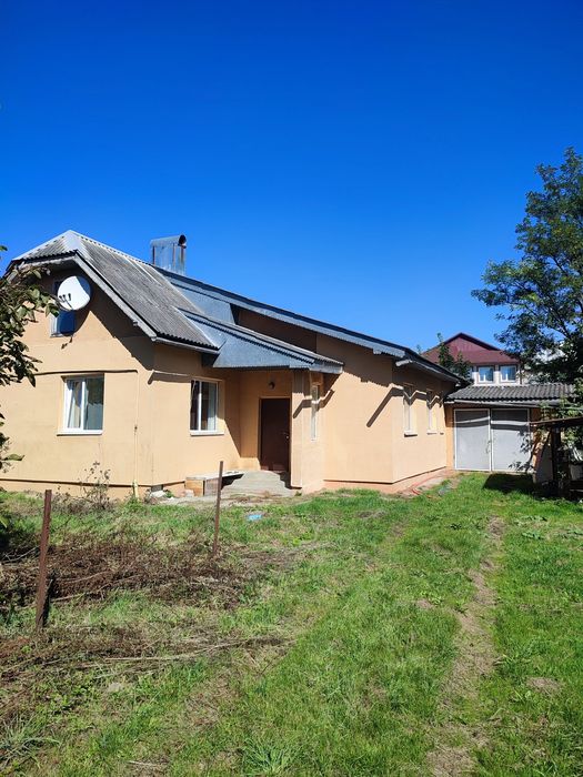 Продаж поруч з Франківськом житлового будинку 150 м2 та землі 39 сот
