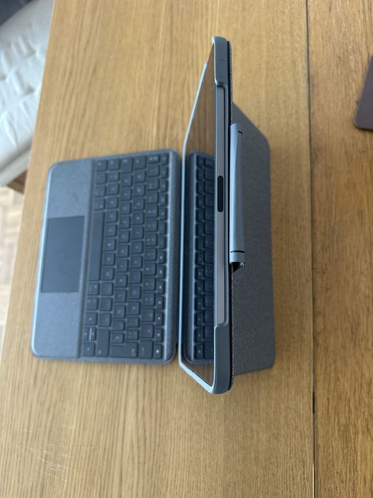 iPad Air APPLE (10.9'' - 256 GB - Wi-Fi - Cinzento Espacial)