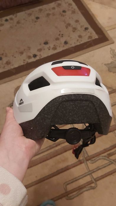 Sprzedam nowy kask rowerowy z tylną lapką
