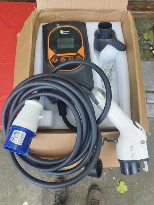 Продам зарядний пристрій до авто з СЩА