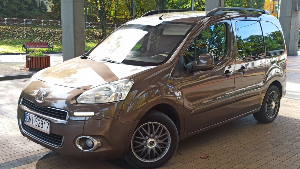 Peugeot partner 2013 ledy 1.6hdi bogate wyposażenie super stan!!!