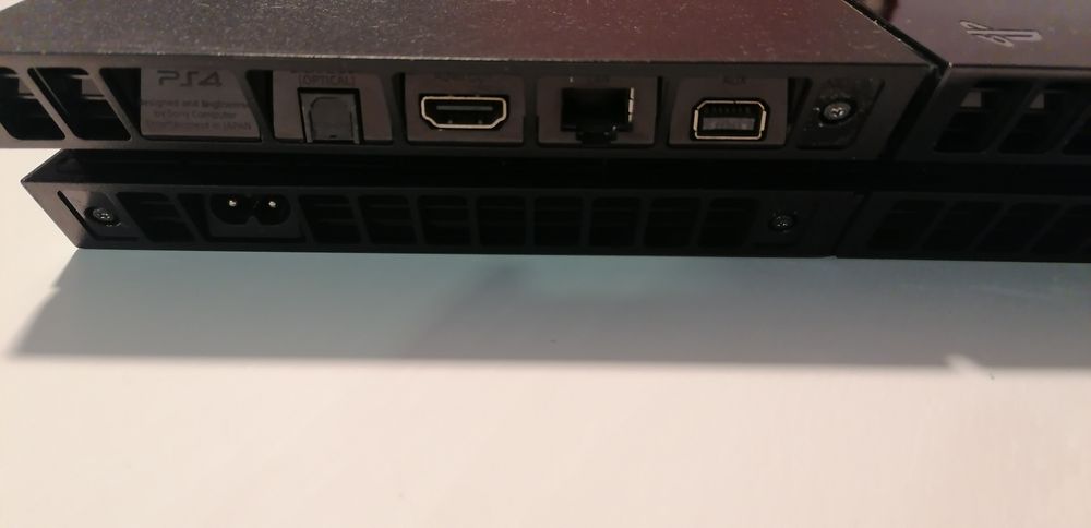 Playstation 4 (PS4)