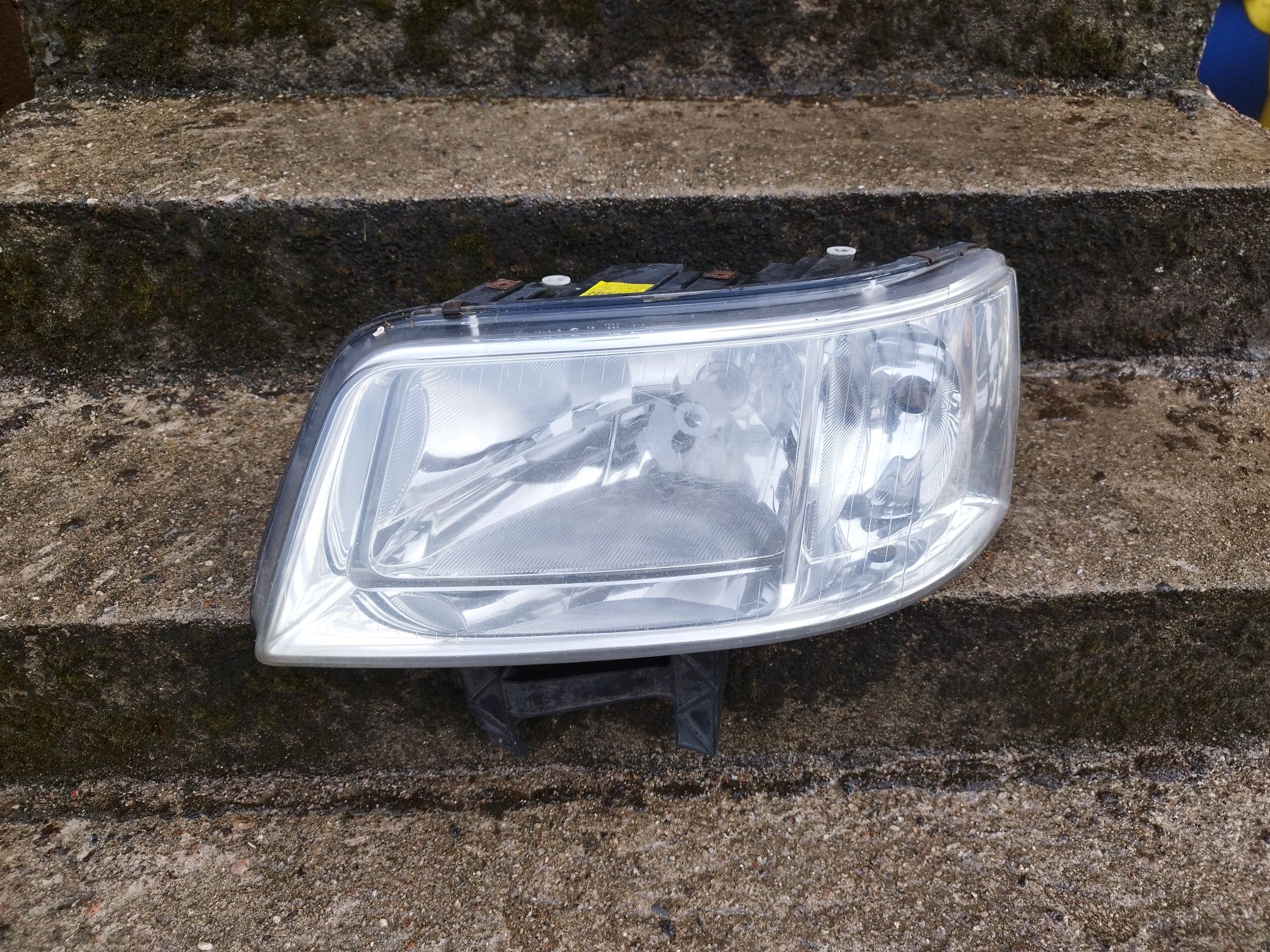 Lampa przednia VW T5 t-5 lewa