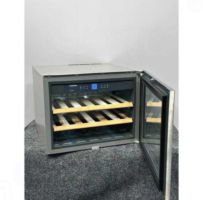 Винна шафа Liebherr / Лібхерр WKEeS 553, вбуд. 1 зона, сенсор, 46 л