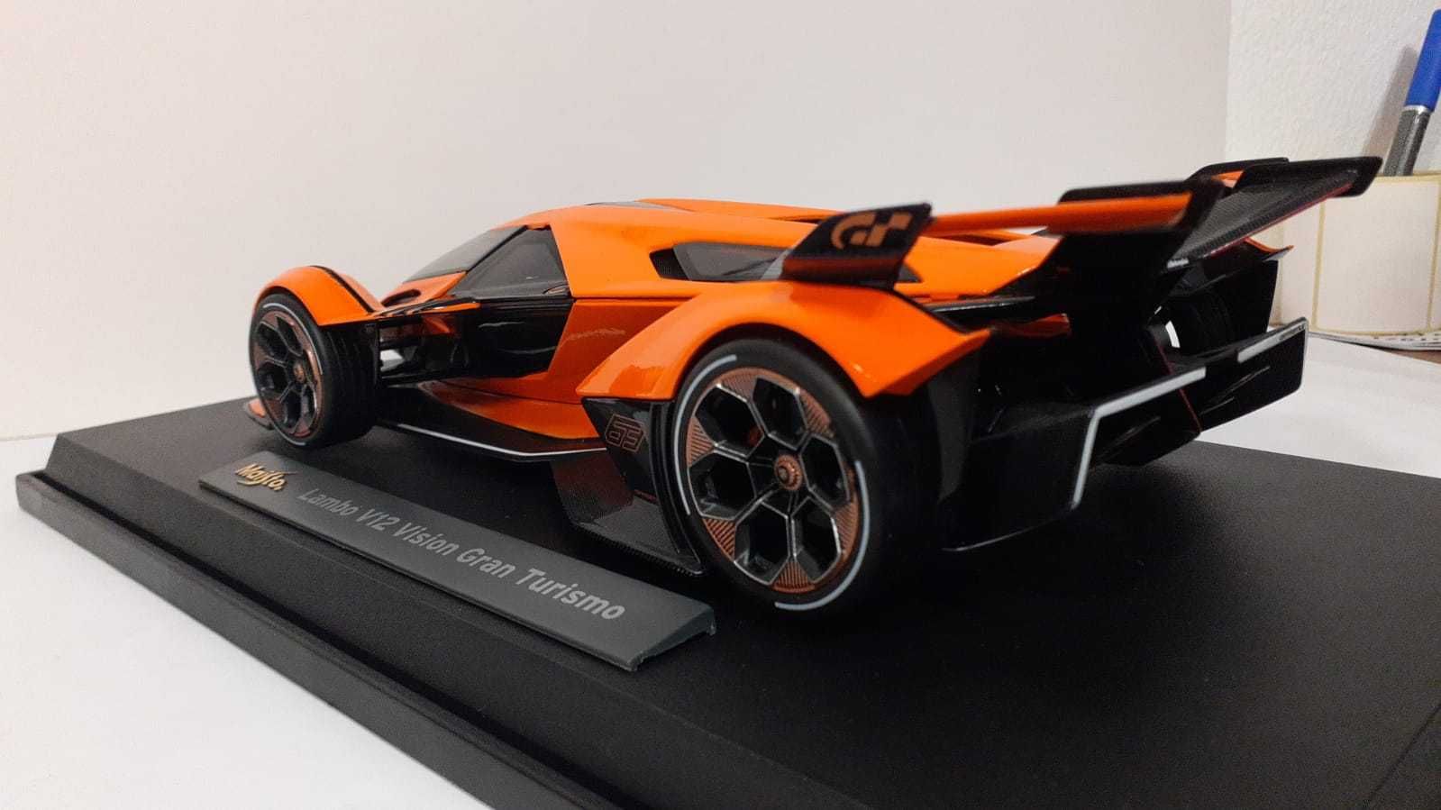 1/18 Lamborghini Vision V12 lr - Maisto