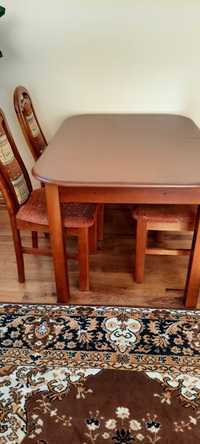 Stół z drewna bukowego z 4 krzesłami