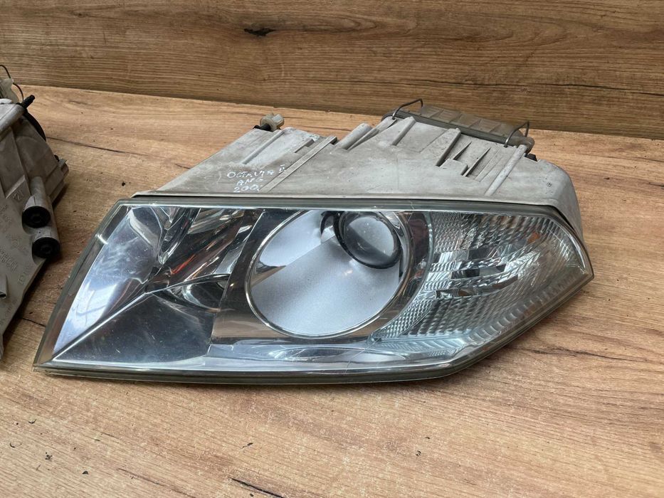 Lampa/reflektor przedni lewy prawy Skoda Octavia II