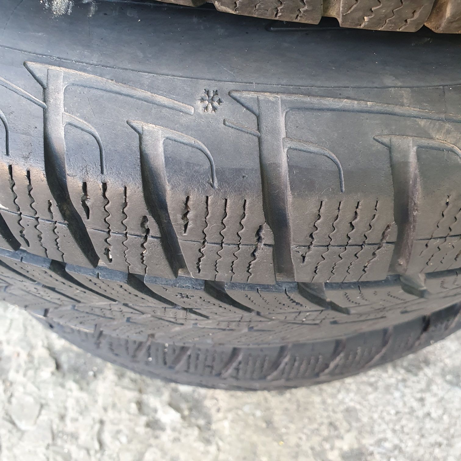 225/65/17 R17 Goodyear UltraGrip Performance gen-1 SUV зима 4 шт