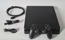 Playstation 4 slim 500gb + Pad + Okablowanie Ps4