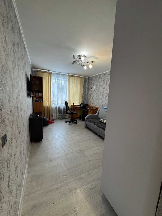 Продаж 2 к квартири Ракове косметичний ремонт з меблями