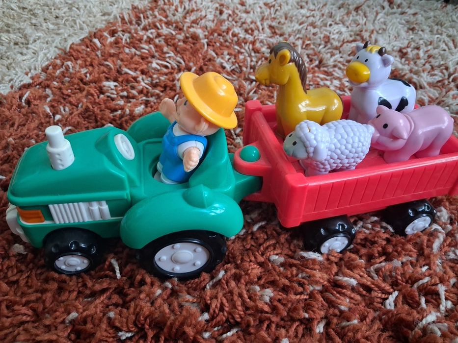 Traktor ze zwierzętami grający