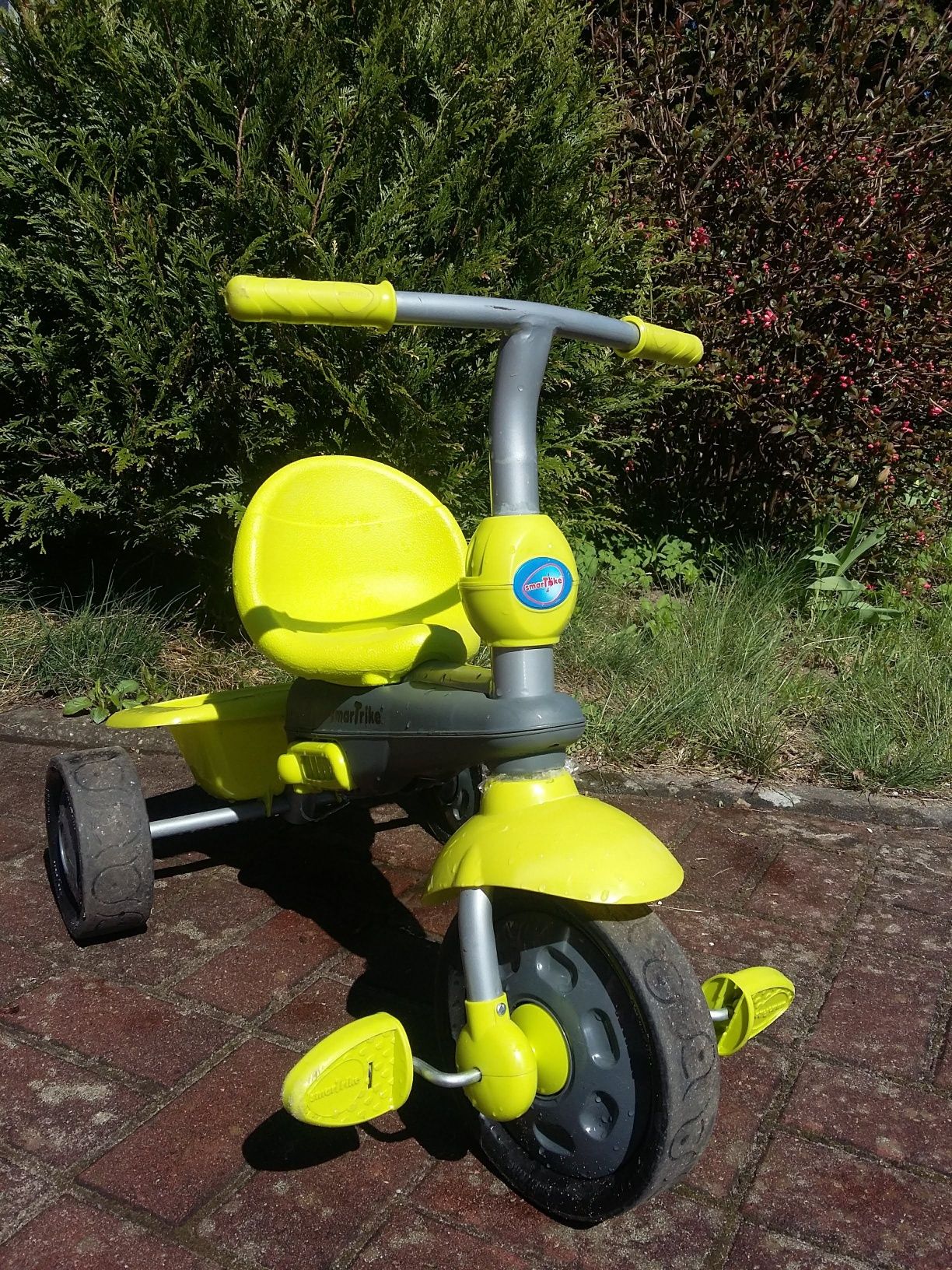 Rowerek jeździk Trike 3w1. . Trójkołowy. 

Szerokie, amortyzujące kółk