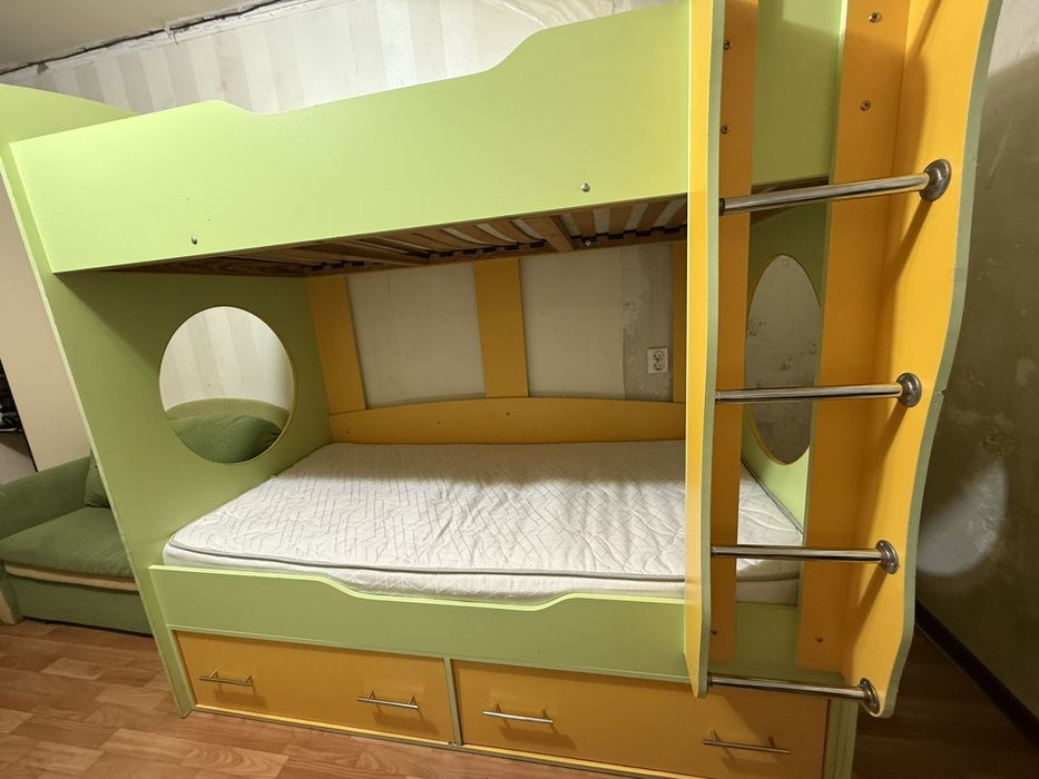 Ліжко двохповерхове