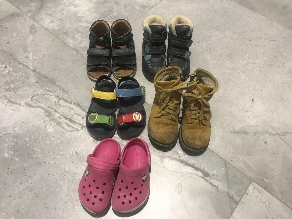 Дитчяче взуття, босоніжки, черевики, ботінки