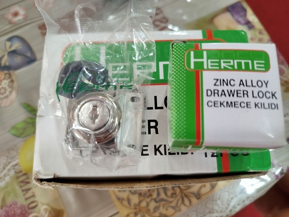 Мебельный врезной замок