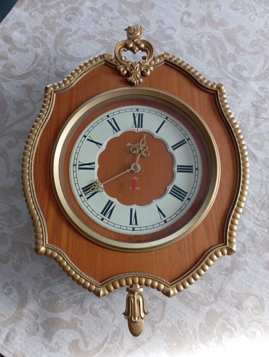 rosyjski zegar ścienny kwarcowy „Jantar”.