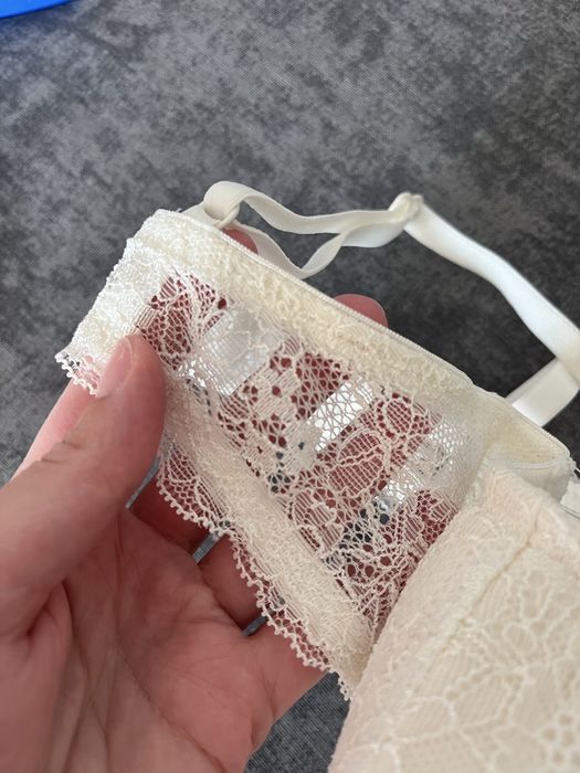 Ліфчик білий бюстгальтер