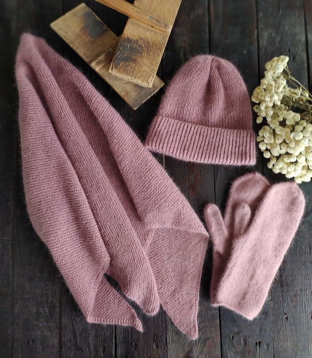 Пухові комплекти. Шапки, рукавички, бактуси.