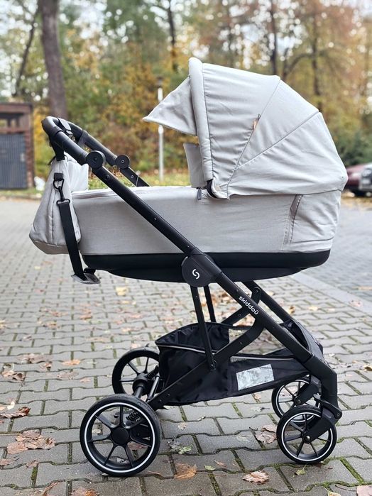 Bardzo ładny lekki wózek 2w1 Skiddou