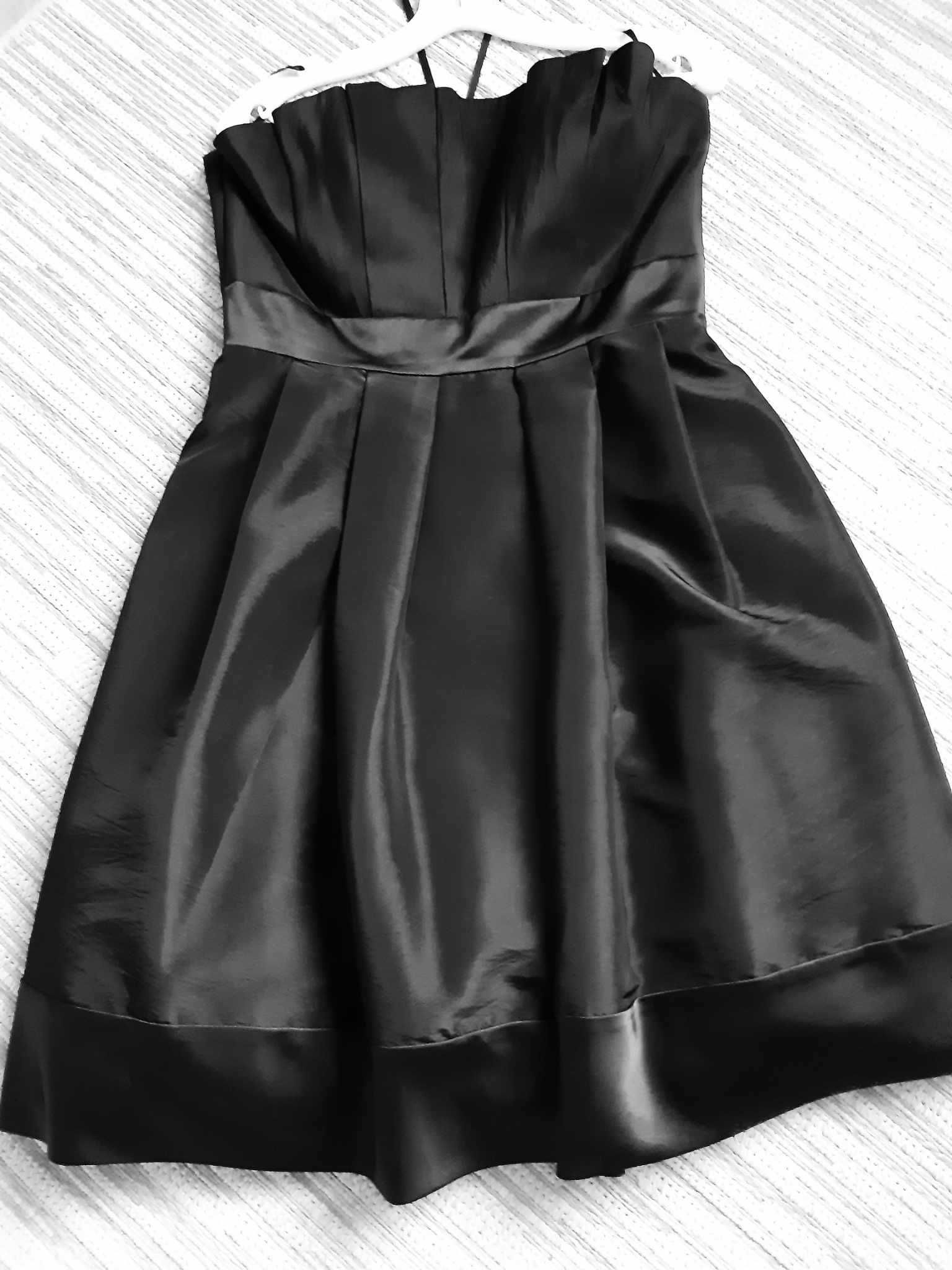 Випускний - сукня чорна відкриті плечі