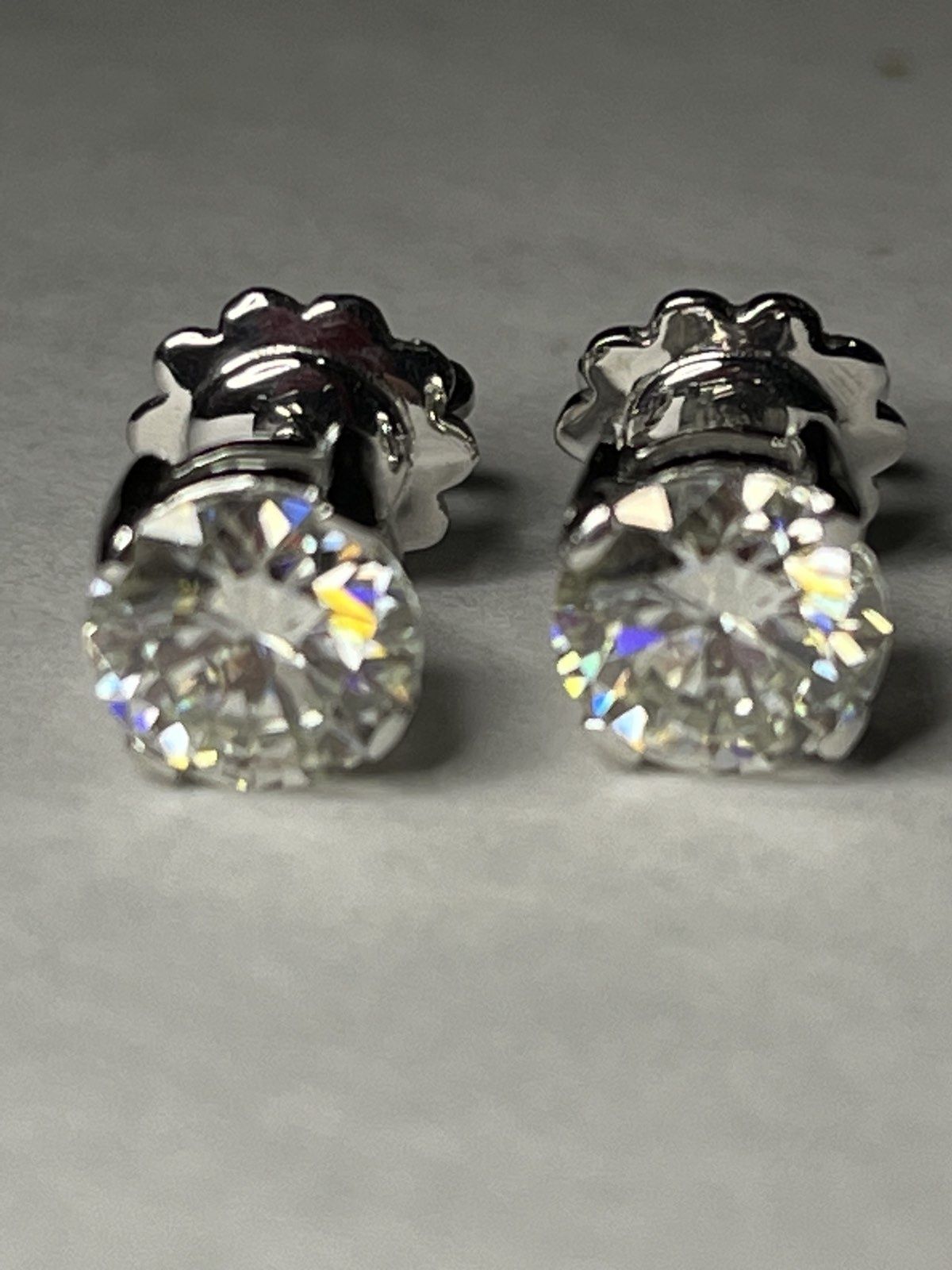 Золотые серьги с натуральными бриллиантами. 2.17 ct.