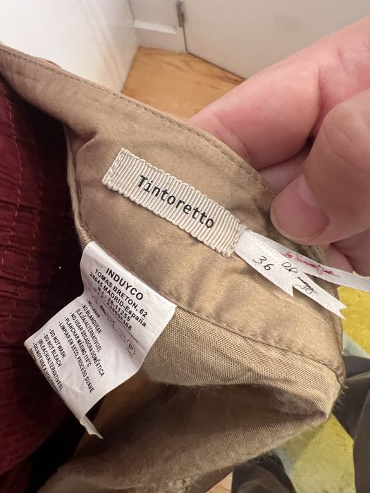 Saia plissada acetinada Tintoretto