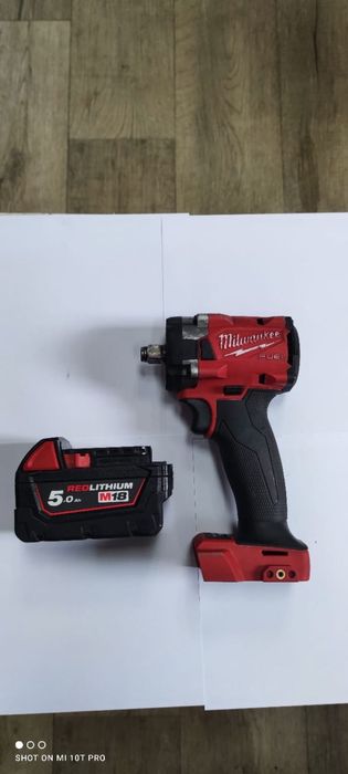 Klucz udarowy milwaukee m18 fiw2f12 , 339 Nm , z baterią 5.0 ah