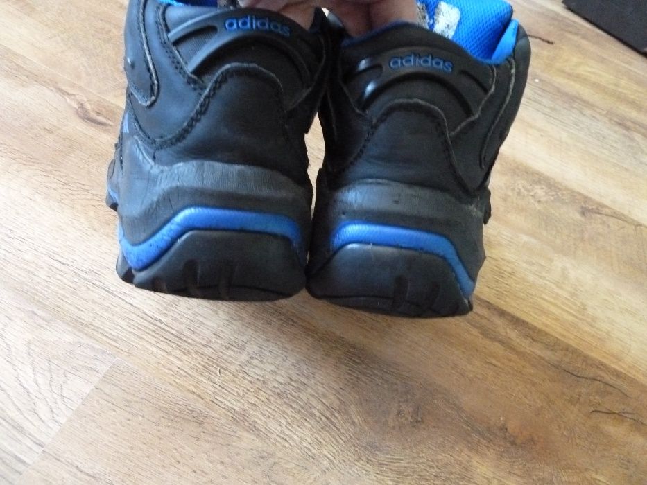 Зимние ботинки Adidas , р 40, стелька 26 см хорошее состояние