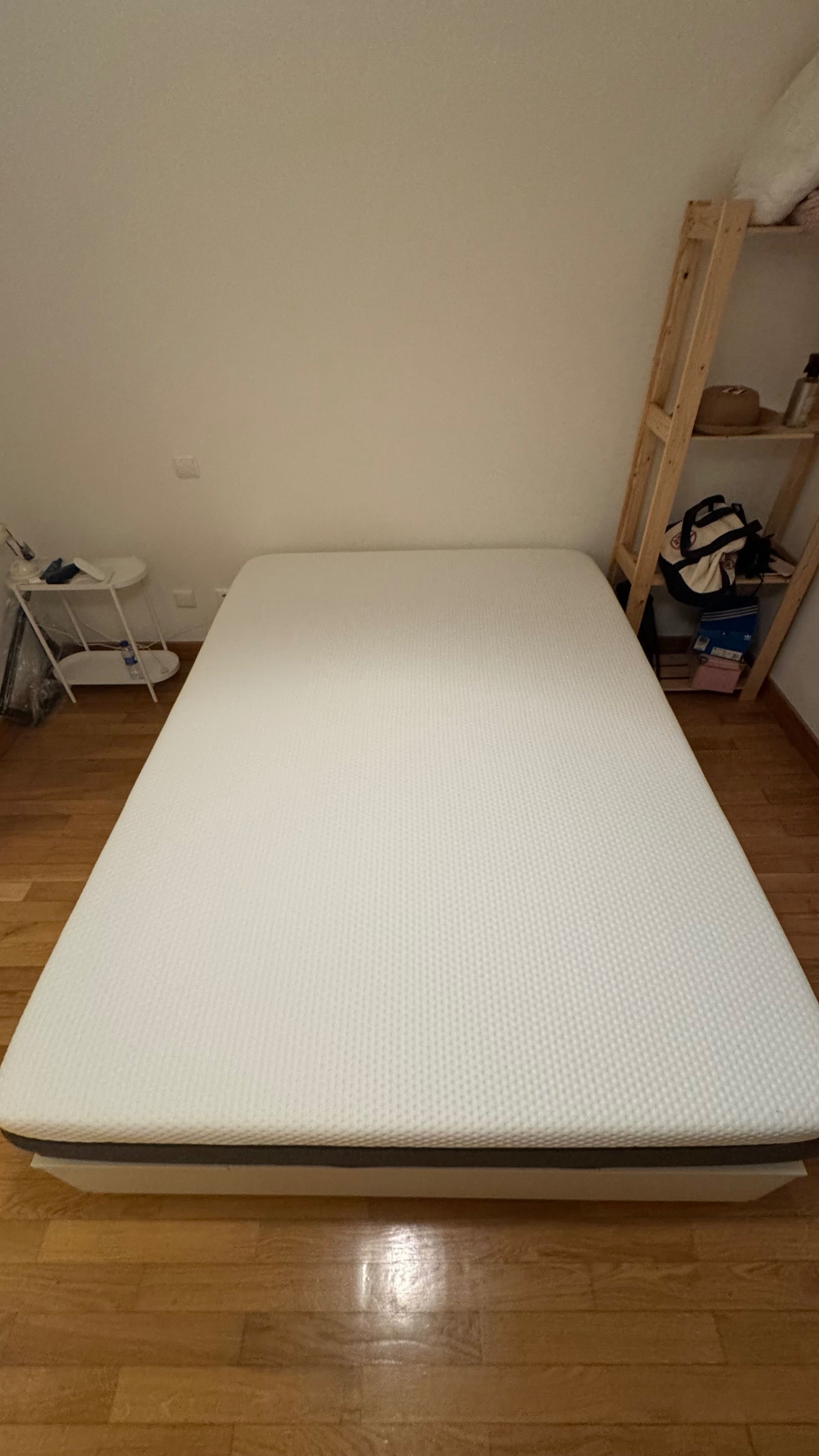 Cama com arrumação + colchão EMMA 140x200cm