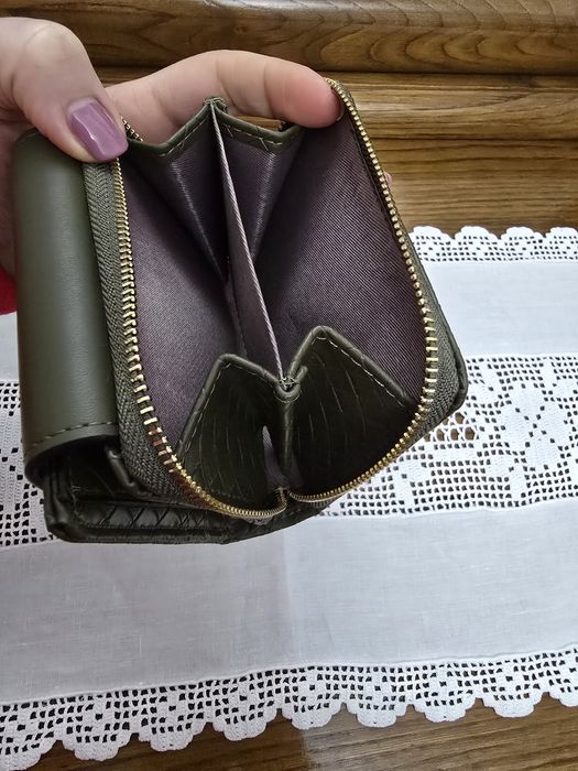 Carteira verde oliva em couro sinte