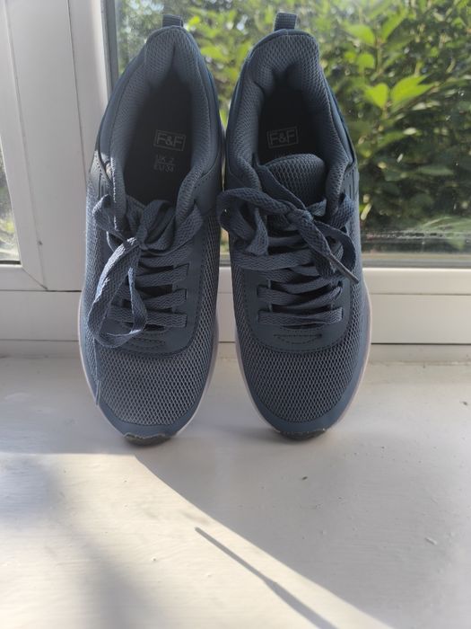 Кросівки, легкі кеди