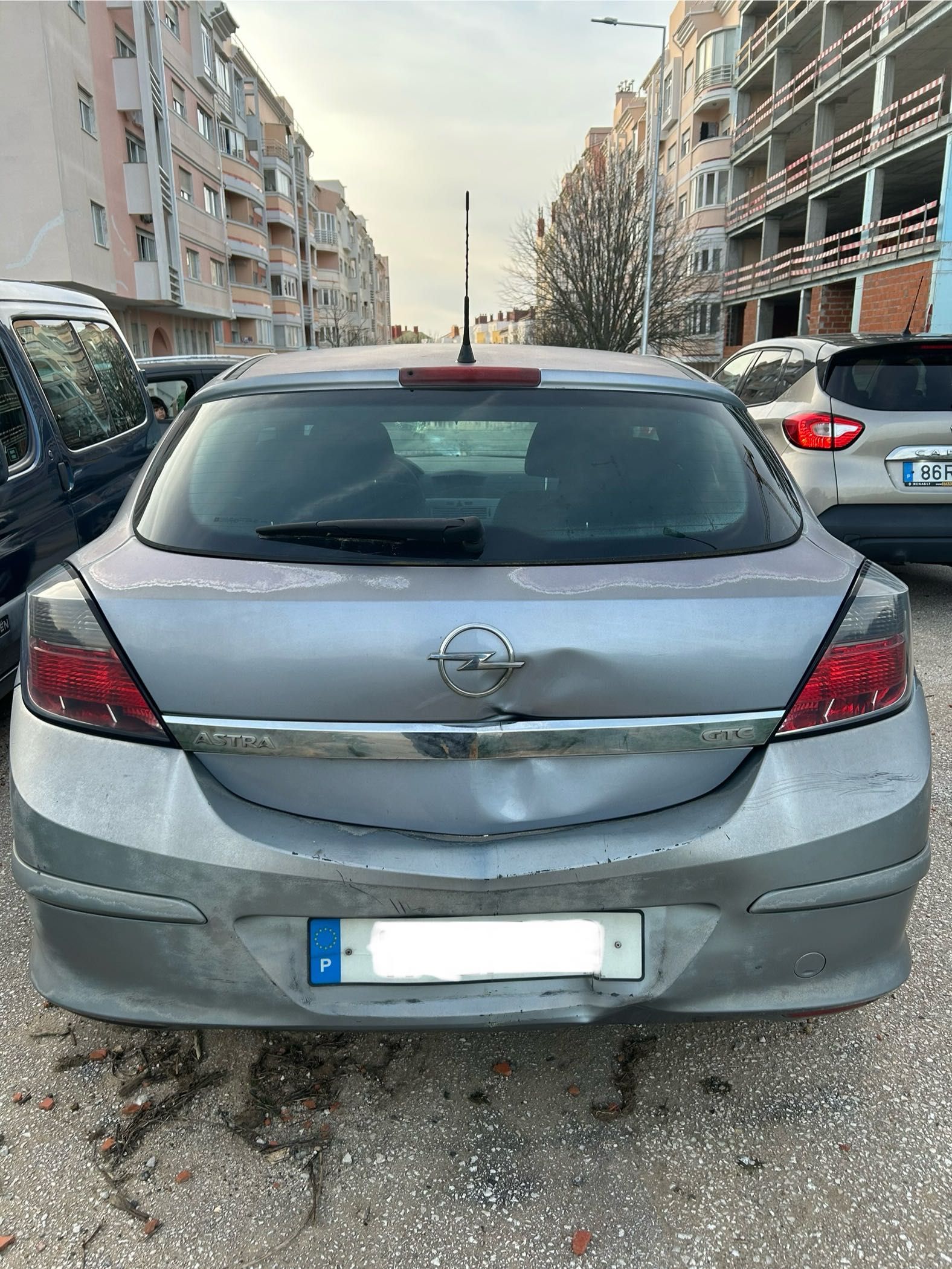 Opel Astra GTC 1.3 Motor avariado (para peças ou recuperação)