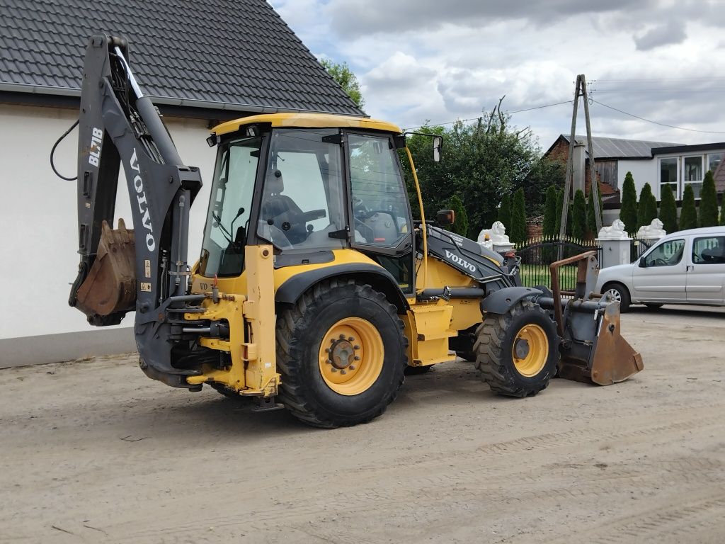 Koparko ładowarka 2011r volvo bl71 nowy model pełna opcja
