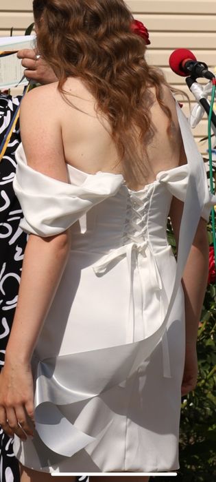 Біла ( випускна, весільна, святкова) сукня