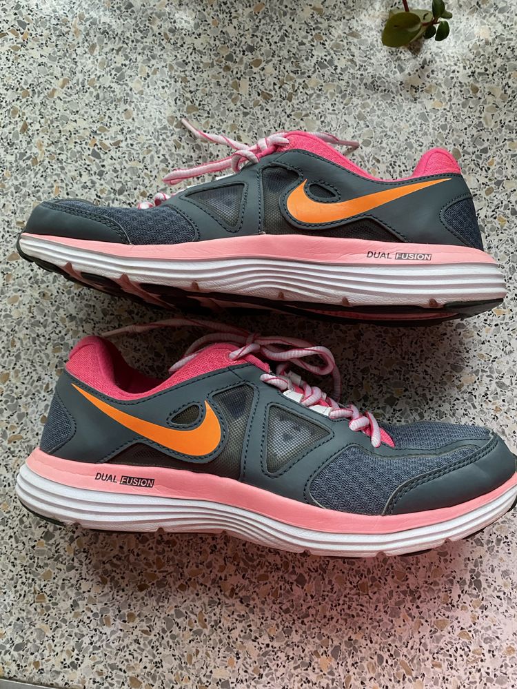Кроссовки Nike Dual Fusion, размер 38,5-39