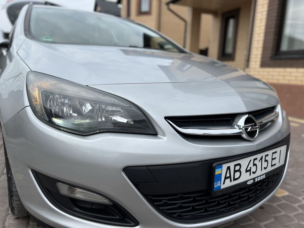 Продам Opel Astra J 2013 1.7 CDTI