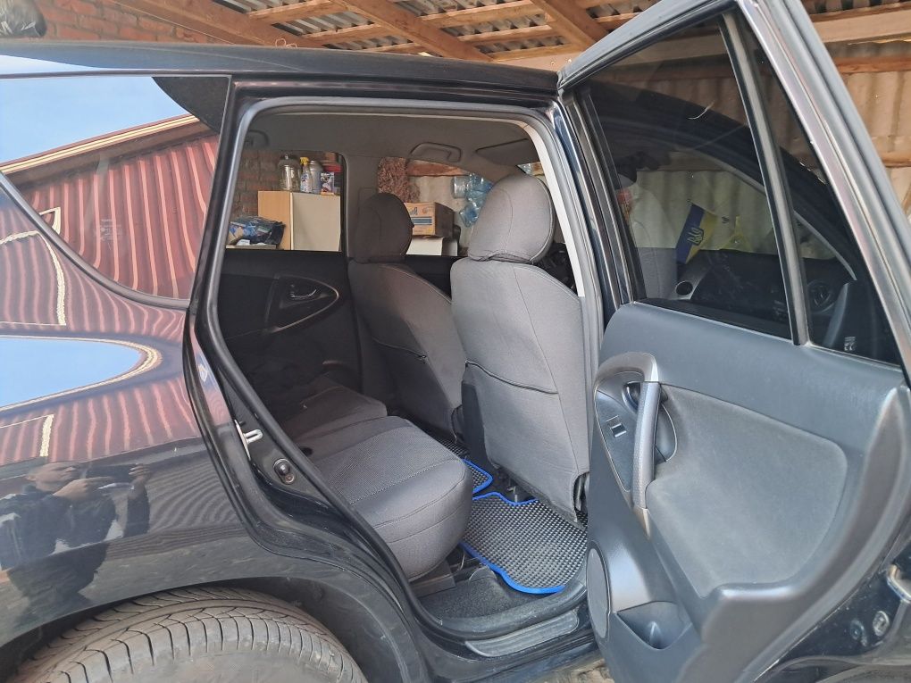 Авто RAV4 Toyota
