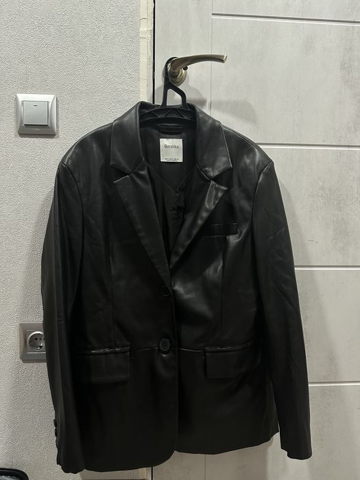 Шкіряний піджак bershka