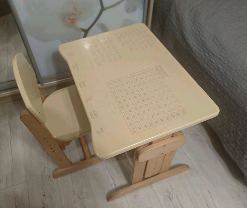 Парта з стільцем