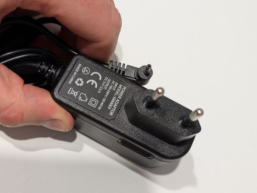 Zasilacz KM0003 5V / 2.5 A z cienkim złączem