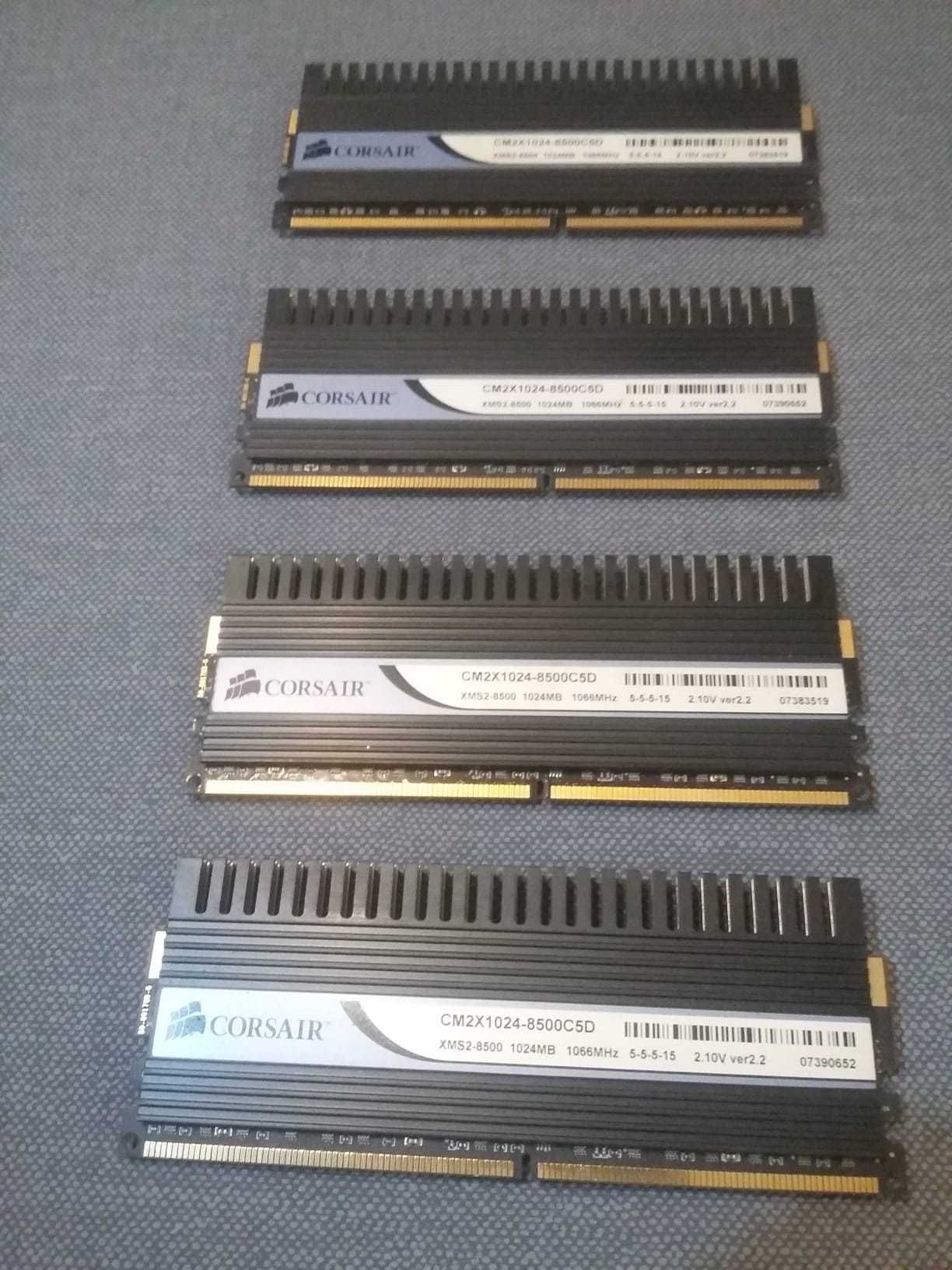 Memórias PC Corsair Dominator 4 GB 4 x 1
