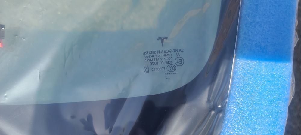 Лобовое стекло Tesla MY на 2 пина