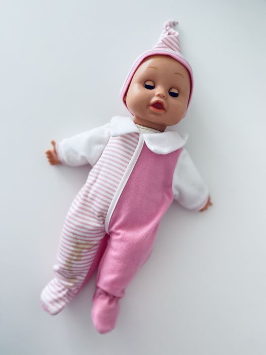 Lalka bobas w ubranku